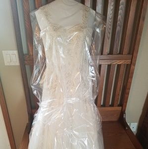 Essence of Australia Wedding gown